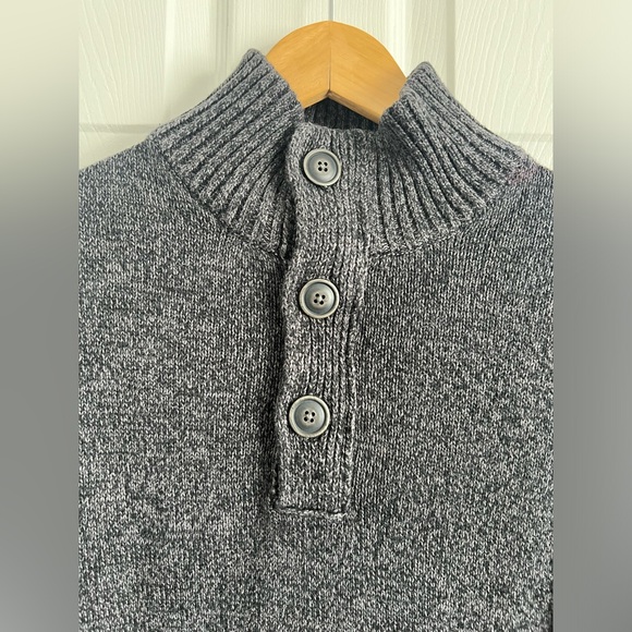 Size large Urban pipeline turtleneck sweater. - Picture 2 of 4